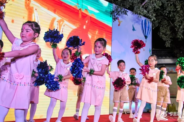 罗源县起步镇庆祝“建国70周年”：榕树下的晚会