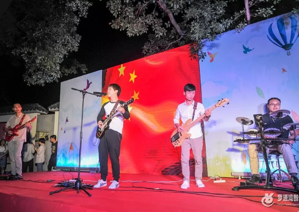 罗源县起步镇庆祝“建国70周年”：榕树下的晚会