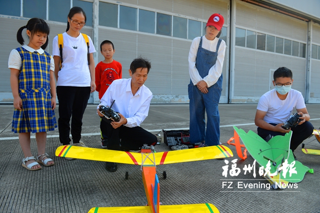 福建航空科普“教头”高宪农：自制无人机能飞三四百公里