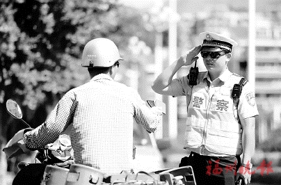  陈铮：神勇交警上演“生死时速”