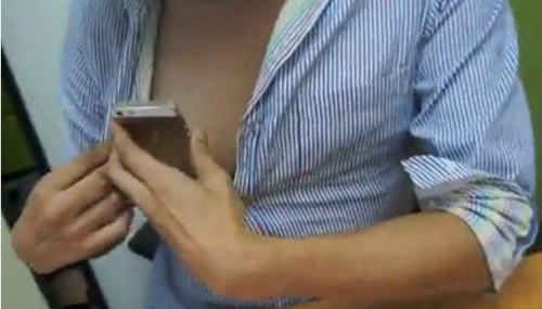 日本一名用户成功用自己的乳头解锁iPhone 5S。