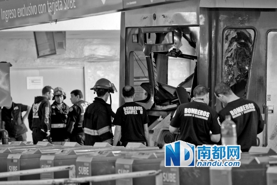 19日,阿根廷首都布宜诺斯艾利斯,一辆城铁撞上站台并出轨,导致99人受伤。