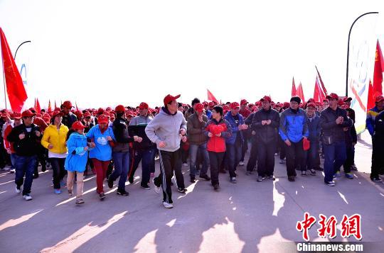 河北举行青年“志愿爱心善行健跑”活动