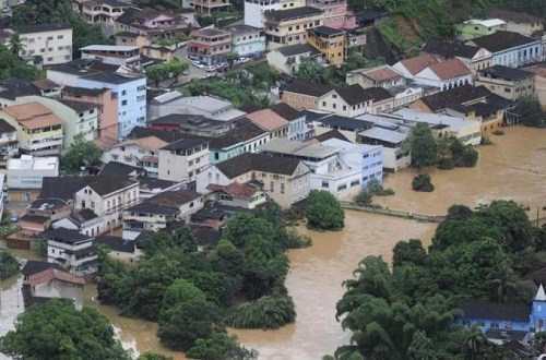 巴西东南部地区遭暴雨袭击。