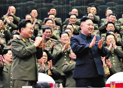 金正恩指导朝军女飞行员演习崔龙海陪同（图）