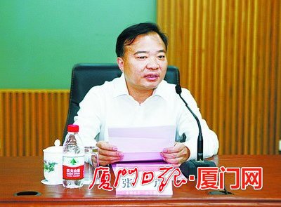 “来厦大后，先做学生，向先辈学习，向历史学习，在工作、生活各方面严格要求自己，老老实实做人，扎扎实实做事。”—张彦