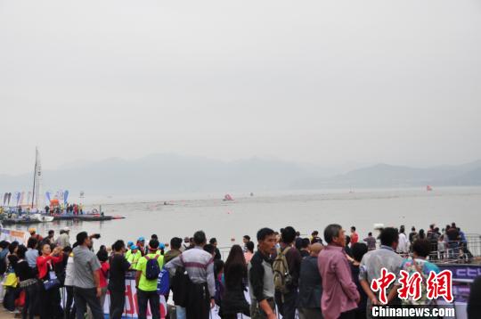 图为比赛现场。　何蒋勇 摄