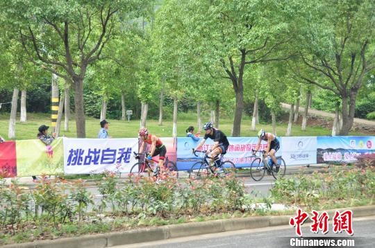 图为比赛现场。　何蒋勇 摄