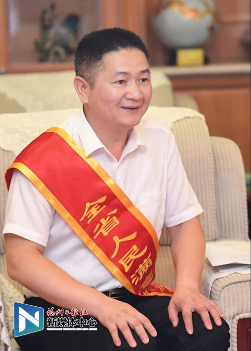 倾听“人民满意的公务员、公务员集体”的为民心声