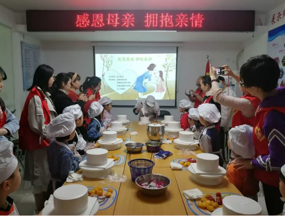 罗源县南门社区开展“感恩母亲·拥抱亲情”主题活动