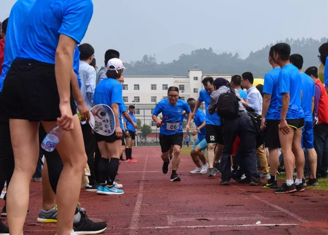 罗源县举办“忠诚保平安 利剑除黑恶”主题长跑接力赛