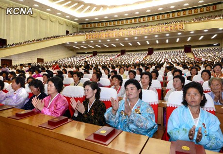 为朝鲜国家建设做出贡献的妇女获授国家表彰。
