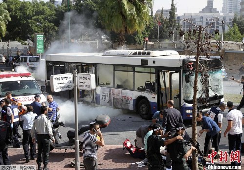当地时间11月21日，以色列第二大城市特拉维夫市中心一辆公交汽车发生爆炸事件，造成至少10人受伤。