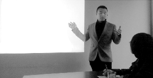 私人情感教练正在上课