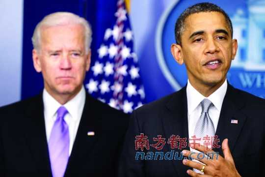 12月19日，奥巴马在白宫发表讲话，承诺将在下个月推出政府的控枪对策，并任命副总统拜登(左)负责此事。