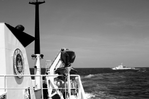 7月11日，中国渔政编队在执行我国专属经济区护渔巡航任务过程中，巡航至钓鱼岛附近海域 新华社发