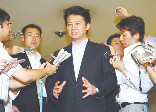 日外相玄叶光一郎15日会见临时回国的驻华大使丹羽宇一郎后就钓鱼岛事态接受媒体采访。