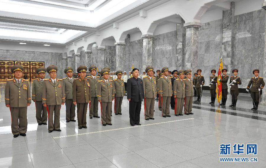 金正恩参谒锦绣山太阳宫