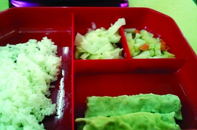 平江实验学校午餐。