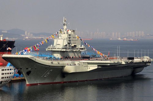 中国首艘航母辽宁号今天入列