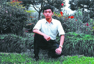 原文配图：张峥大学时的照片。