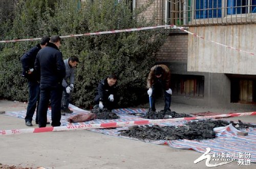 山西襄汾地税家属院发生一起爆炸案，警方在现场。