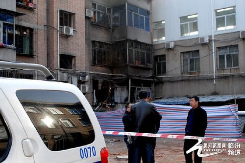 山西襄汾地税家属院发生一起爆炸案，警方在现场。