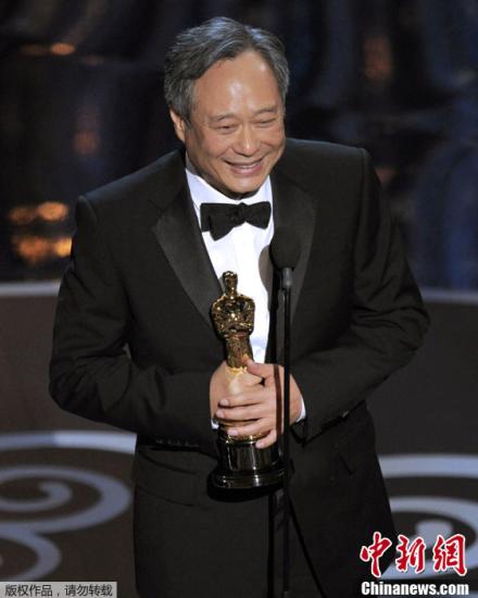 第85届奥斯卡金像奖于北京时间2月25日上午美国当地时间2月24日下午在好莱坞杜比剧院举行。现场，李安凭借《少年派的奇幻漂流》获得最佳导演奖。