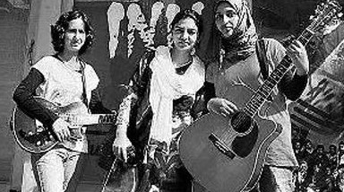 印度女性摇滚乐队Pragaash。