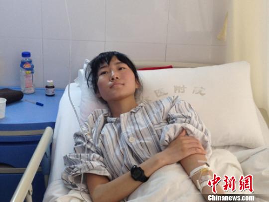 少女“差钱”放弃化疗网友爱心接力筹数万善款