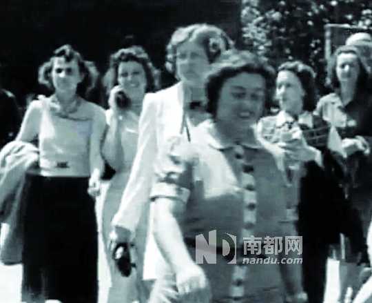 1938年拍摄的视频中，一位女士正在使用“手机”，而这一技术直到1973年才出现，上世纪80年代才在市场上流通。