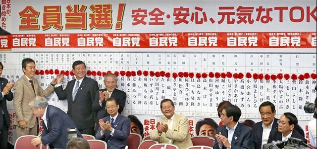 东京议选自民党大胜，日本共产党跃居第3大党。