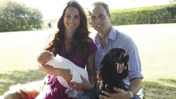 英国王室公布的小王子乔治的第一张官方照片。