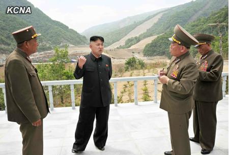 资料图：朝鲜最高领导人金正恩今年曾多次视察在建中的马息岭滑雪场。