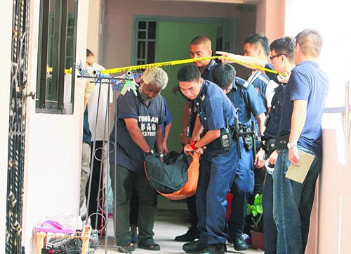 死者遗体在上午9时30分左右被警方人员带走。新加坡《联合早报》援引新明日报