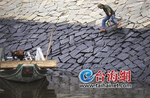 海沧百米海岸被染黑