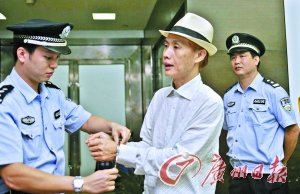 “影视大鳄”邓建国赖债高消费被拘 要求别曝光