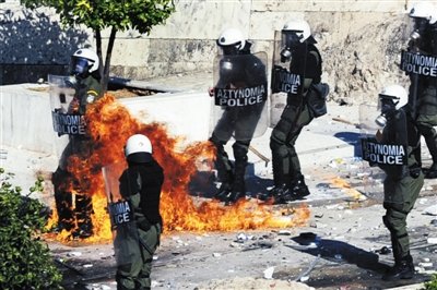 希腊大罢工机场铁路全瘫痪 抗议政府紧缩财政