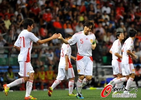 10人国足4-0新加坡郑铮两球 暂留出线可能性