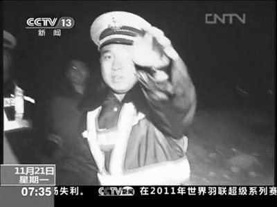 山西交警拦运煤车乱收费 强迫记者收2万元(图)