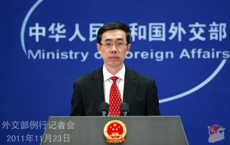 2011年11月23日，外交部发言人刘为民主持例行记者会。