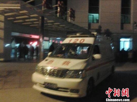 江苏丰县校车侧翻事故遇难人数上升至15人