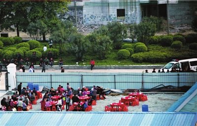 政府称钉子户遭乡亲逼迁属村内事务 不会干涉