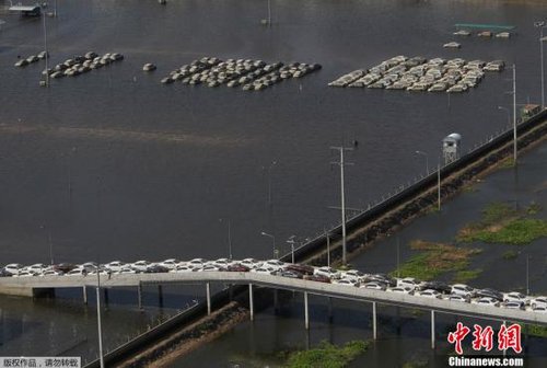 泰国沿海出现5米高巨浪 摧毁200间房屋千人疏散