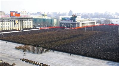 朝鲜数十万民众哀悼金正日 金正恩站主席台中央