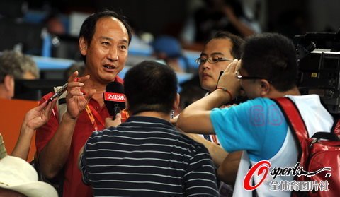 孙海平：不被干扰夺冠没问题 罗伯斯动作明显