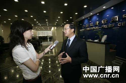 外交部新闻司司长马朝旭接受中央台记者冯悦采访外交部 薛伟摄影