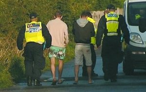 英警方突袭解救24名被困奴工 最小者17岁(图)