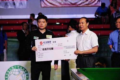 丁俊晖报世锦赛一箭之仇 17-15特鲁姆普夺冠