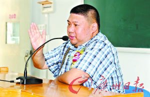 '毛新宇在和新生畅谈"我的大学"。记者乔军伟